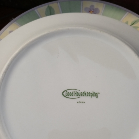 🍰🍛Good Housekeeping Water Colors “Blush”Stoneware salad plates,Set of 3 🛍 - Picture 8 of 9